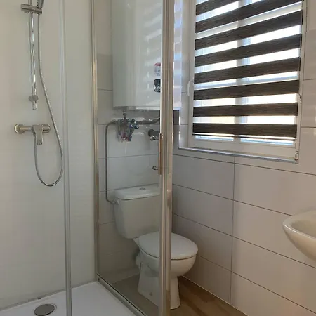 Les Avec Sdb,1 L'interieur Completement Renove En 2024,plage Du Debarquement 5 Minutes A Pied Värdshus