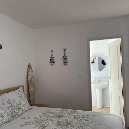 Les Avec Sdb,1 L'interieur Completement Renove En 2024,plage Du Debarquement 5 Minutes A Pied Värdshus *