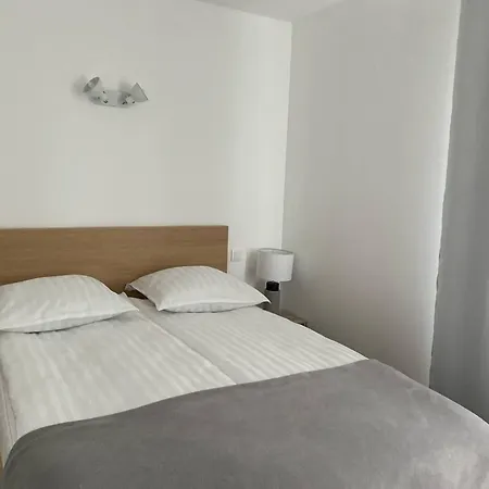 Värdshus Les Avec Sdb,1 L'interieur Completement Renove En 2024,plage Du Debarquement 5 Minutes A Pied