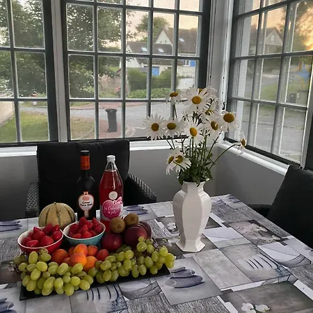 Värdshus Les Avec Sdb,1 L'interieur Completement Renove En 2024,plage Du Debarquement 5 Minutes A Pied