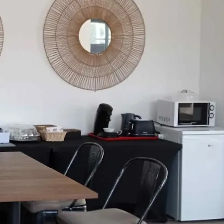 Les Avec Sdb,1 L'interieur Completement Renove En 2024,plage Du Debarquement 5 Minutes A Pied Värdshus