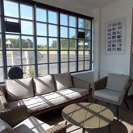 Les Avec Sdb,1 L'interieur Completement Renove En 2024,plage Du Debarquement 5 Minutes A Pied Värdshus Vierville-sur-Mer
