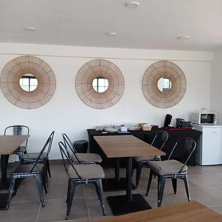 Les Avec Sdb,1 L'interieur Completement Renove En 2024,plage Du Debarquement 5 Minutes A Pied Värdshus