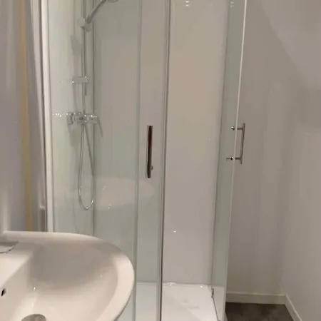 Les Avec Sdb,1 L'interieur Completement Renove En 2024,plage Du Debarquement 5 Minutes A Pied Värdshus *