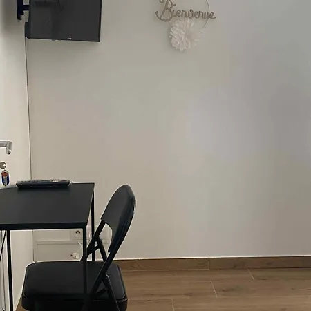 Värdshus Les Avec Sdb,1 L'interieur Completement Renove En 2024,plage Du Debarquement 5 Minutes A Pied *