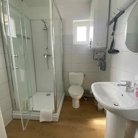 Les Avec Sdb,1 L'interieur Completement Renove En 2024,plage Du Debarquement 5 Minutes A Pied Värdshus Vierville-sur-Mer